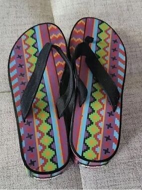 H&M Black Flip Flop Sandals with Subtle Rainbow Edge